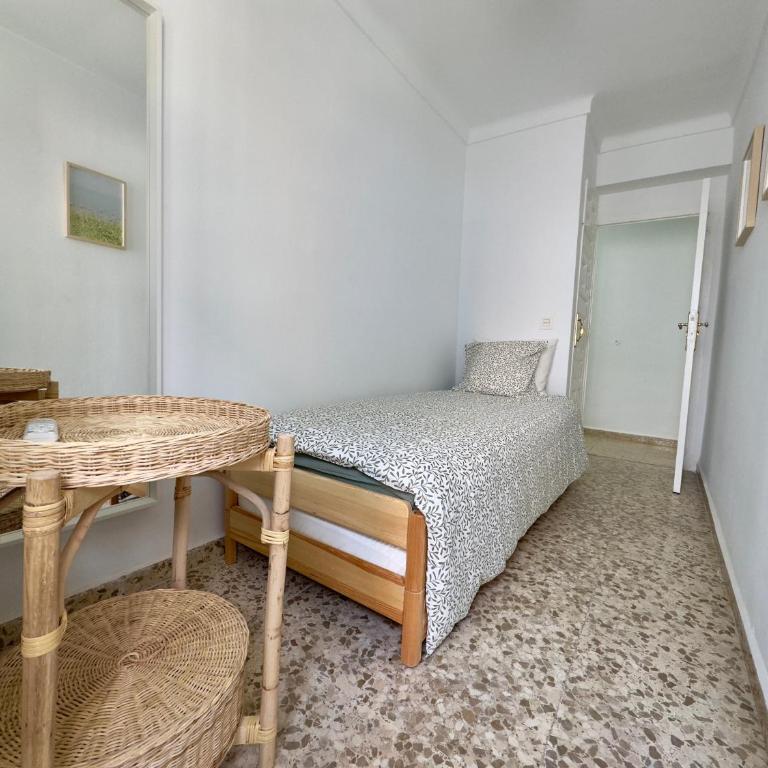 Los Naranjos Apartment - Three-Bedroom Apartment with Balcony - 13