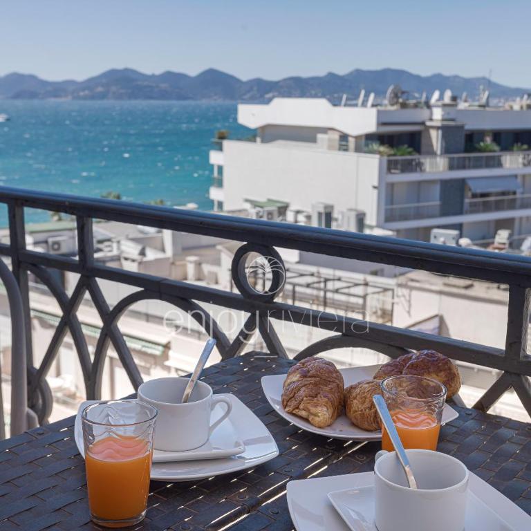 Palais Miramar Suite Art Modern - Derniere étages Vue Mer - 75m de confort - En Face des Plages -WIFI - Clim - Apartamento de 1 dormitorio - 5