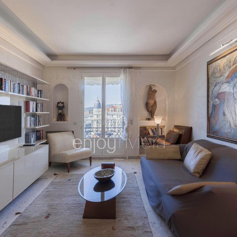 Palais Miramar Suite Art Modern - Derniere étages Vue Mer - 75m de confort - En Face des Plages -WIFI - Clim - Apartamento de 1 dormitorio - 12