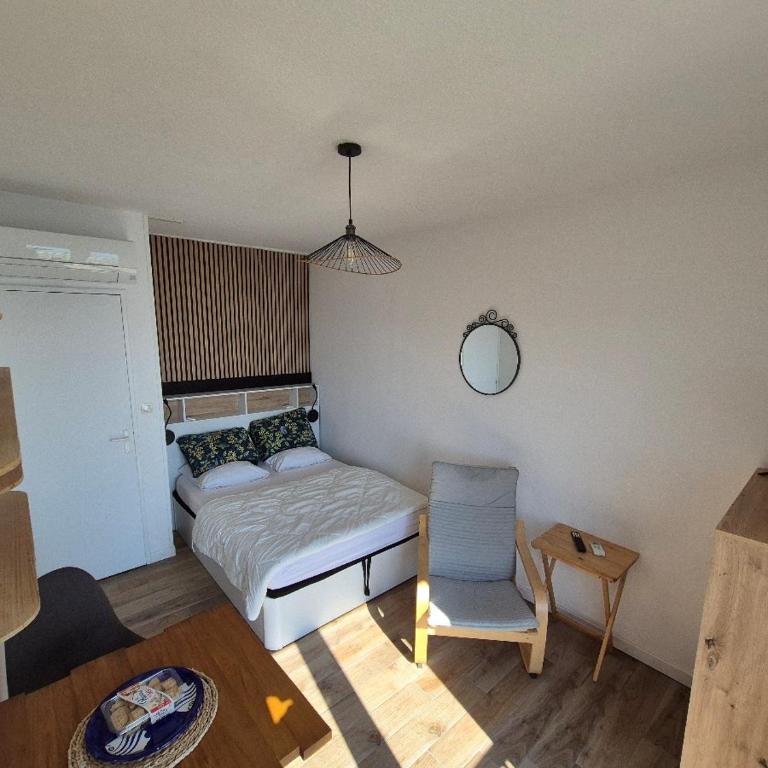 Studio 19m2 classé 1, vue sur étang de Thau, 200m des cures, 2eme Étage sans ascenseur - Appartement 1 Chambre - 9