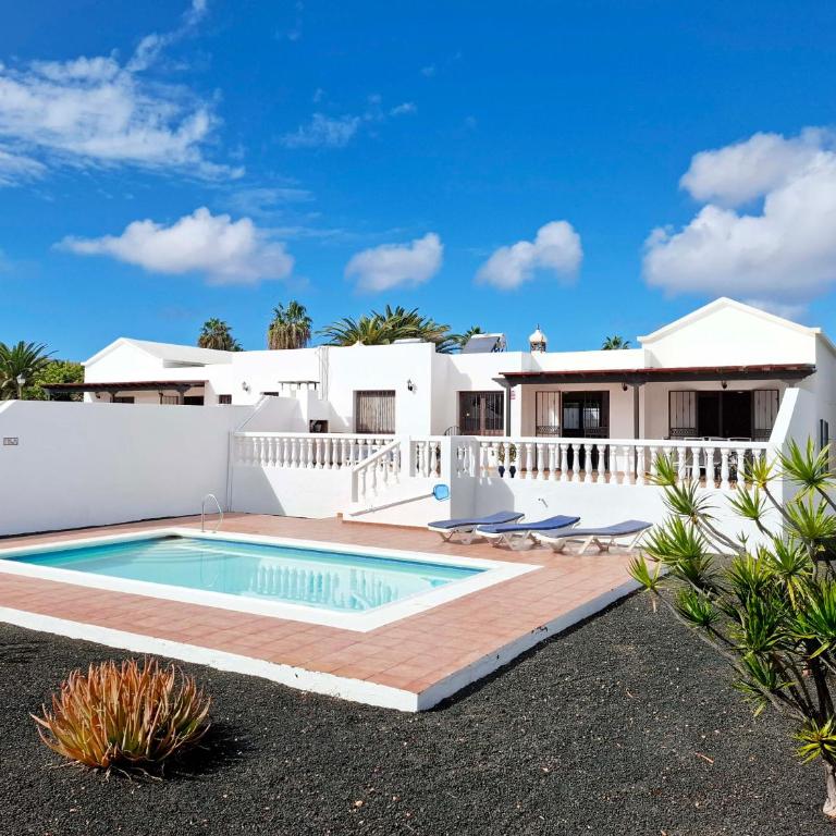 Villas with private pools - Just 7 min walk from beach, bars & dining - Villa con piscina privada - 1