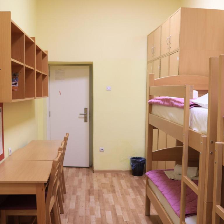 Beograd Budget Rooms Jelica - Osnovna Trokrevetna Soba sa Zajedničkim Kupatilom - 5