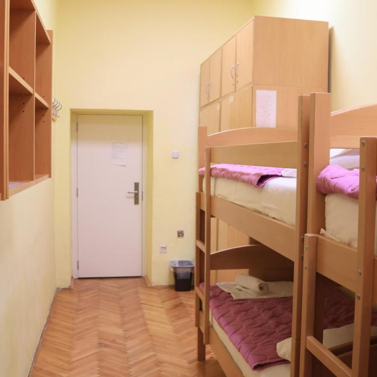 Beograd Budget Rooms Jelica - Osnovna Trokrevetna Soba sa Zajedničkim Kupatilom - 6