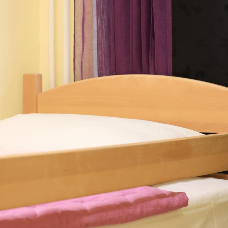 Beograd Budget Rooms Jelica - Dvokrevetna Soba sa Bračnim Krevetom i Zajedničkim Kupatilom - 8