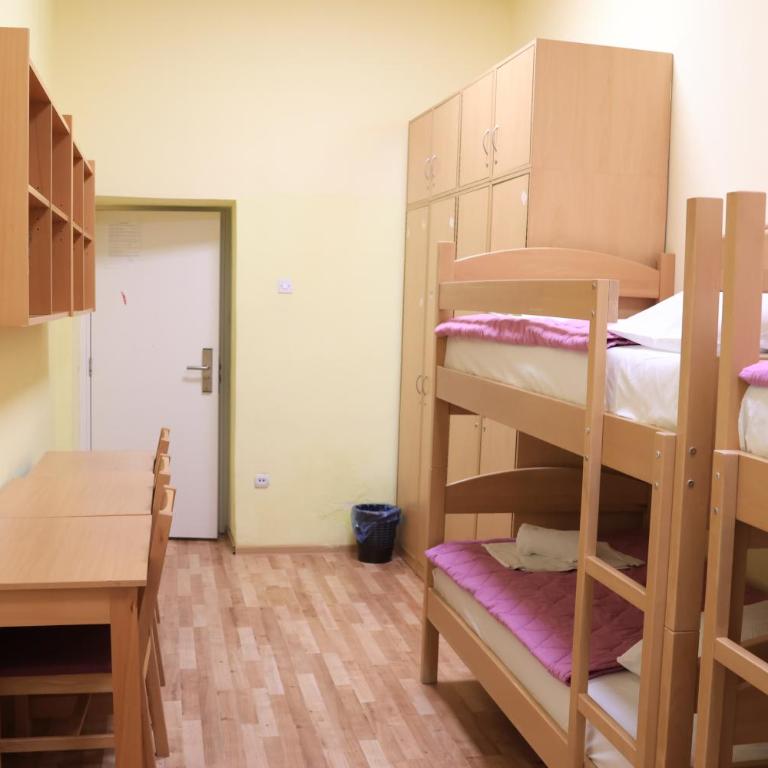 Beograd Budget Rooms Jelica - Četvorokrevetna Soba sa Zajedničkim Kupatilom - 11