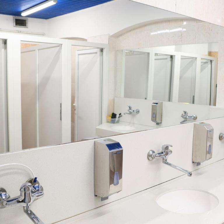 Beograd Budget Rooms Jelica - Dvokrevetna Soba sa Bračnim Krevetom i Zajedničkim Kupatilom - 11