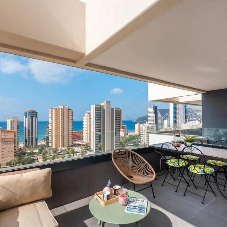 Apartamento H&M con Padel, Piscina y vistas al mar - Three-Bedroom Apartment - 4