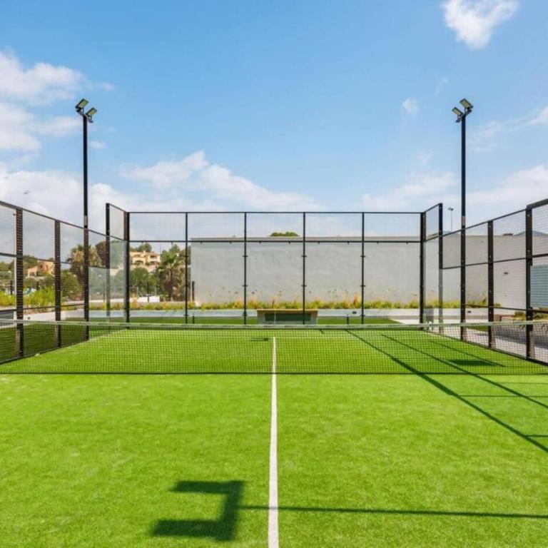Apartamento H&M con Padel, Piscina y vistas al mar - Three-Bedroom Apartment - 13