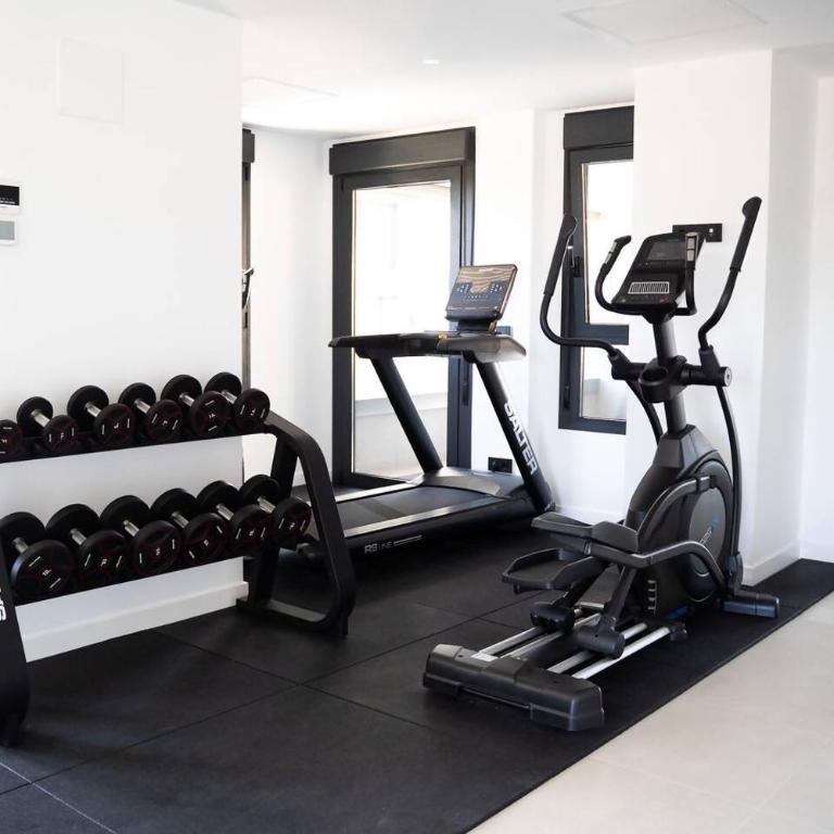 Apartamento H&M con Padel, Piscina y vistas al mar - Three-Bedroom Apartment - 16
