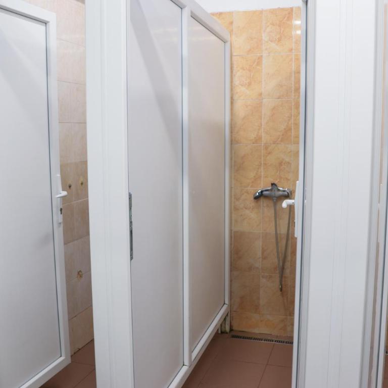 Beograd Budget Rooms Jelica - Dvokrevetna Soba sa Bračnim Krevetom i Zajedničkim Kupatilom - 15