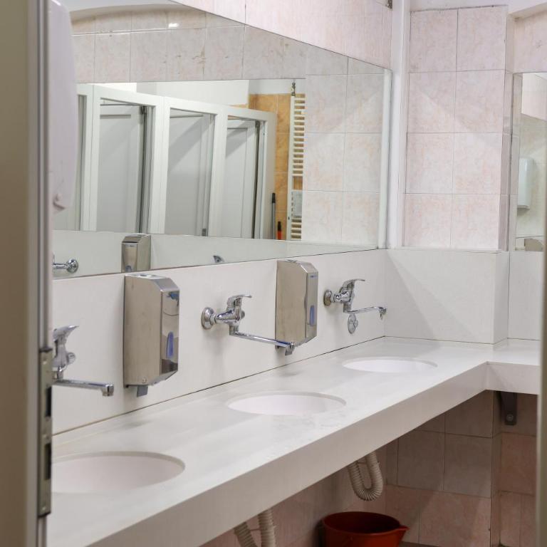 Beograd Budget Rooms Jelica - Dvokrevetna Soba sa Bračnim Krevetom i Zajedničkim Kupatilom - 22