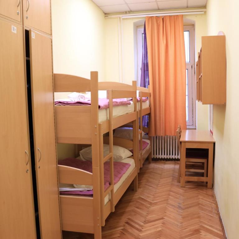Beograd Budget Rooms Jelica - Četvorokrevetna Soba sa Zajedničkim Kupatilom - 31