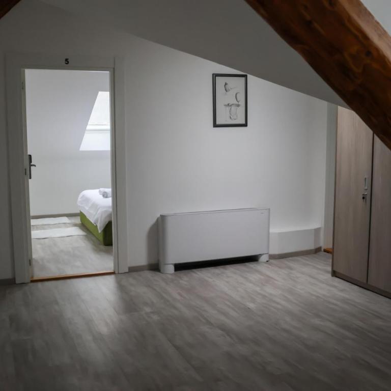 Beograd Budget Rooms Jelica - Dvokrevetna Soba sa Bračnim Krevetom i Sopstvenim Kupatilom - 18