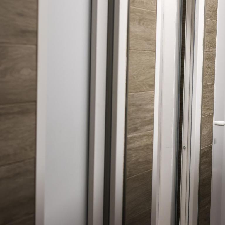 Beograd Budget Rooms Jelica - Dvokrevetna Soba sa Bračnim Krevetom i Zajedničkim Kupatilom - 25