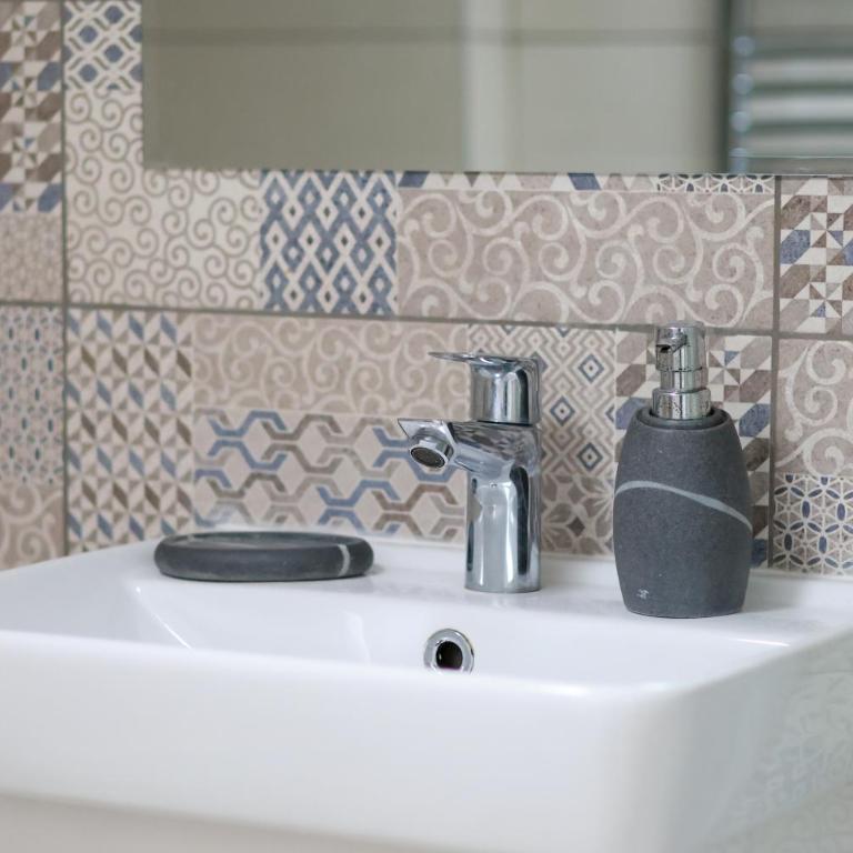 Beograd Budget Rooms Jelica - Dvokrevetna Soba sa Bračnim Krevetom i Sopstvenim Kupatilom - 12