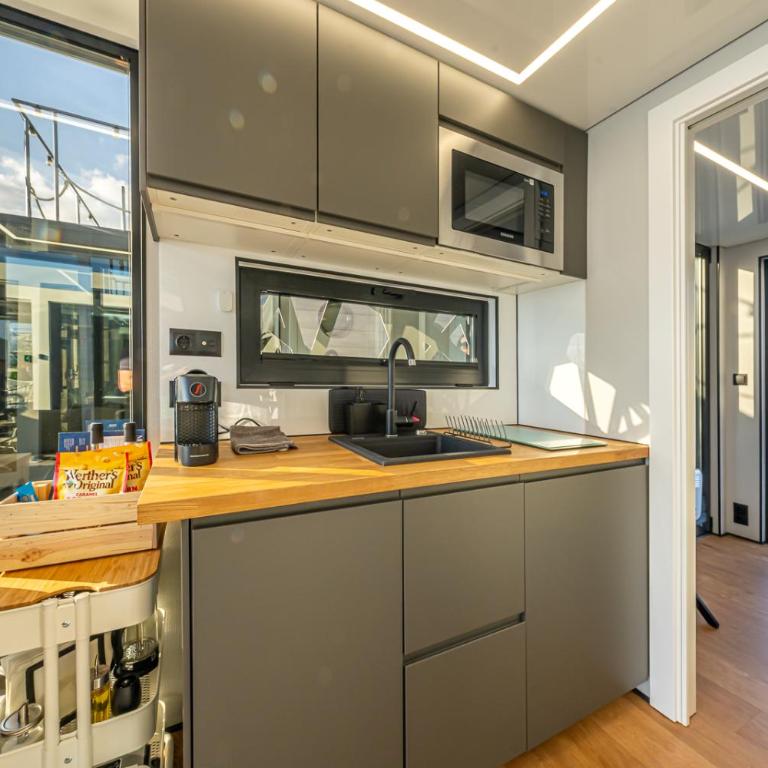 The Homeboat Company Sant'Elmo-Cagliari - Barca con 1 Cabina - 17