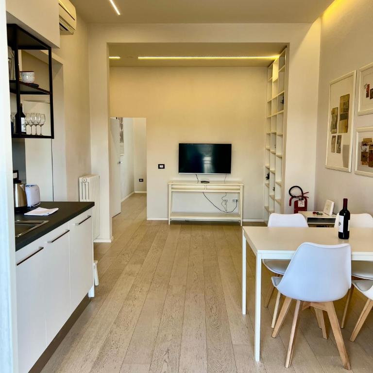 Modern Florence - Two-Bedroom Apartment - 4