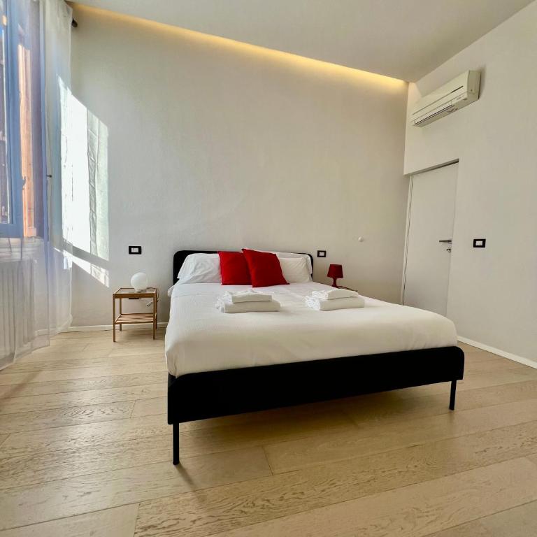 Modern Florence - Two-Bedroom Apartment - 12