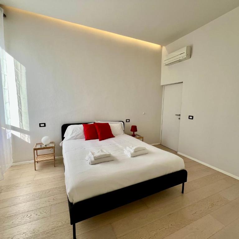 Modern Florence - Two-Bedroom Apartment - 26