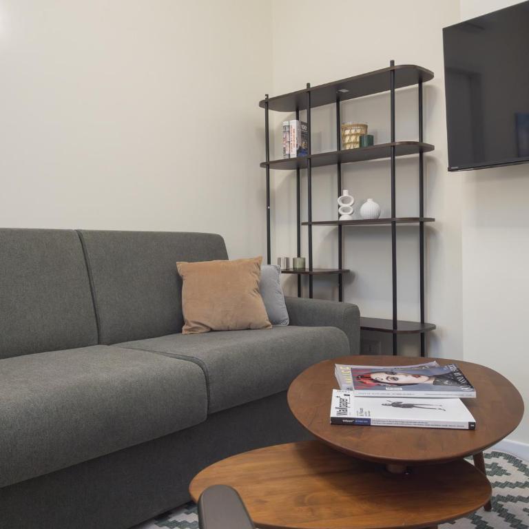 Spacious 2BDR with balcony Arco-Sempione Area, by Rentopolis - Appartamento Deluxe con 2 Camere da Letto e Vista Giardino - 19