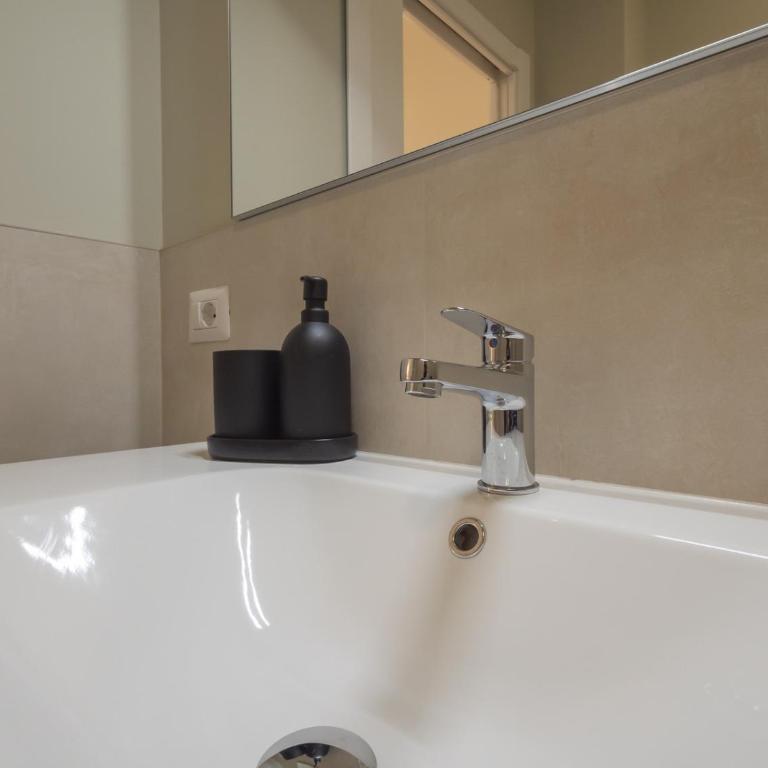 Spacious 2BDR with balcony Arco-Sempione Area, by Rentopolis - Appartamento Deluxe con 2 Camere da Letto e Vista Giardino - 30