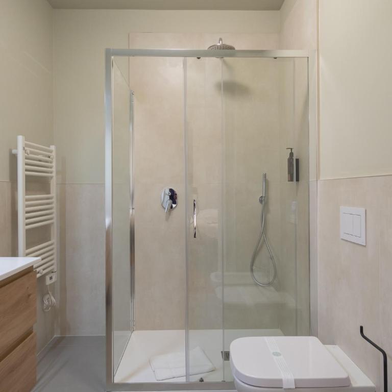 Spacious 2BDR with balcony Arco-Sempione Area, by Rentopolis - Appartamento Deluxe con 2 Camere da Letto e Vista Giardino - 63