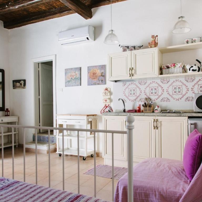 La Piazzetta - Monolocale - Largo della Graziella - 12
