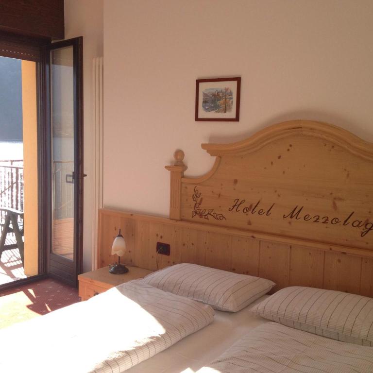 Albergo Mezzolago - Camera Matrimoniale/Doppia con Letti Singoli con Vista Lago. - 6