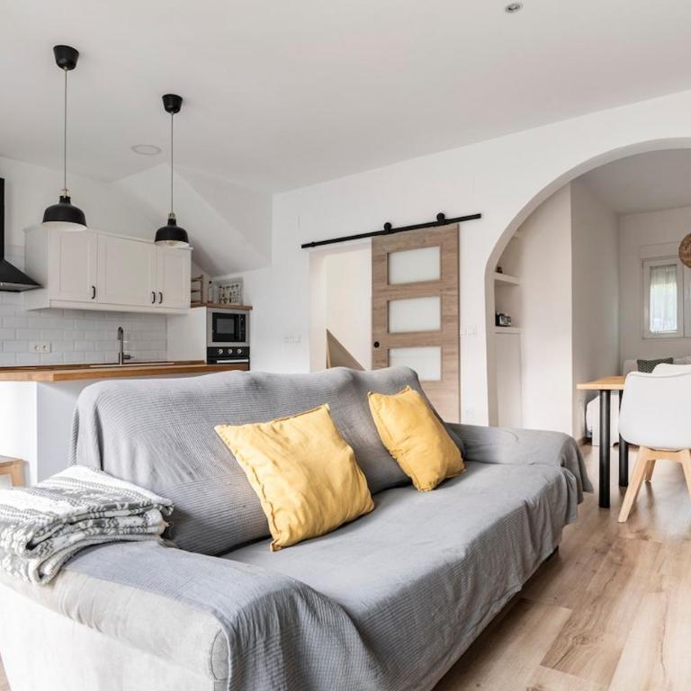Apartment with a large patio - One-Bedroom Apartment with Terrace - 2