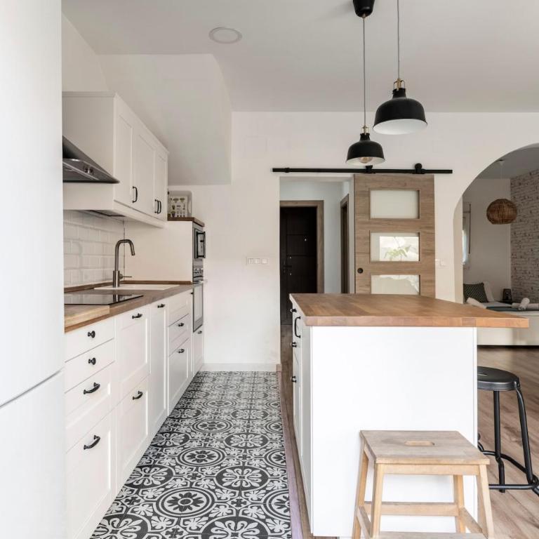 Apartment with a large patio - One-Bedroom Apartment with Terrace - 3