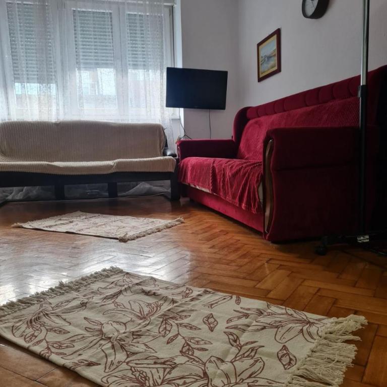 Masha - Two-Bedroom Apartment - 16