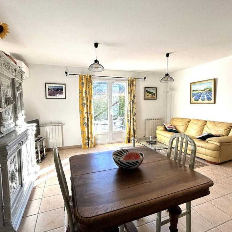 At Tinou's spacious quiet house with garden for 2 people - Casa con 1 Camera da Letto - 2