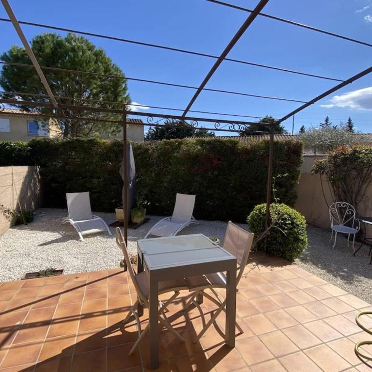 At Tinou's spacious quiet house with garden for 2 people - Casa con 1 Camera da Letto - 5