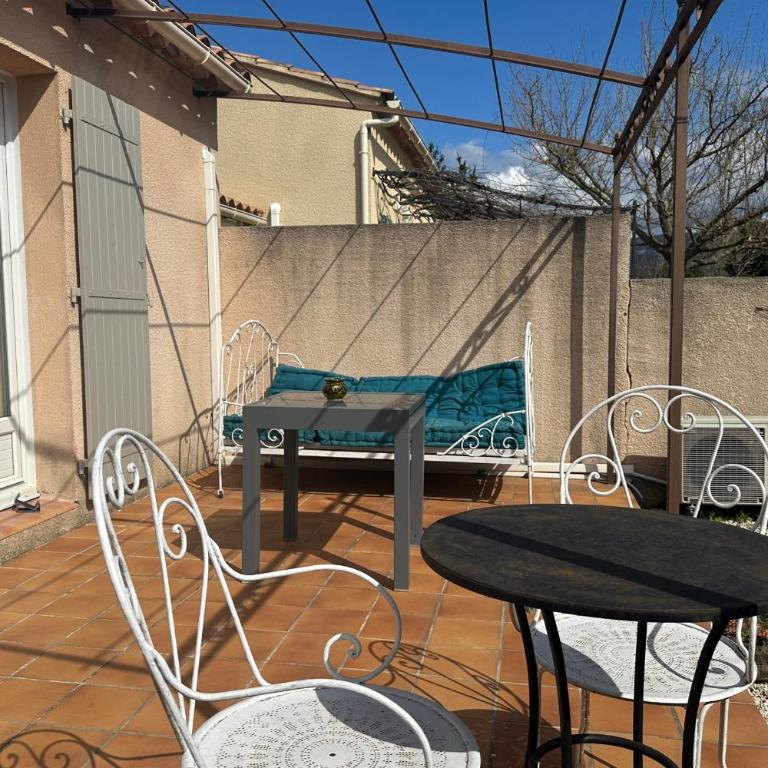 At Tinou's spacious quiet house with garden for 2 people - Casa con 1 Camera da Letto - 12
