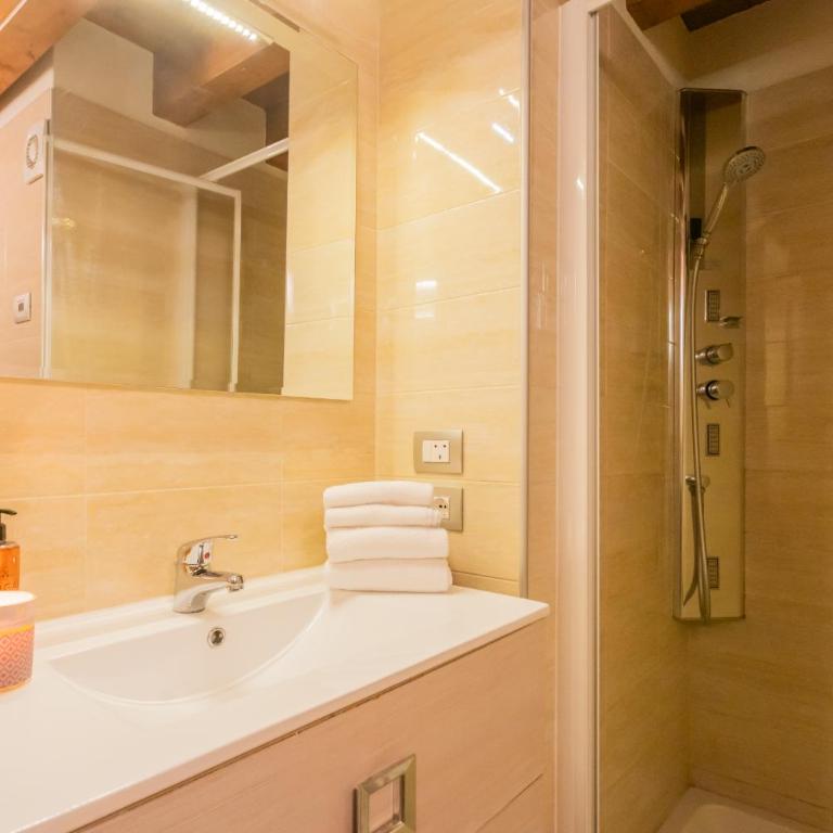 Domus in Como by Rent All Como - Monolocale - 27