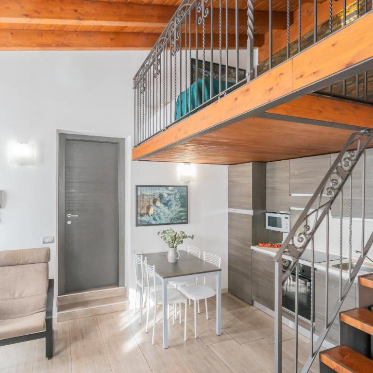 Domus in Como by Rent All Como - Monolocale su 2 Livelli - 24