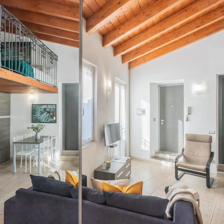 Domus in Como by Rent All Como - Monolocale su 2 Livelli - 14