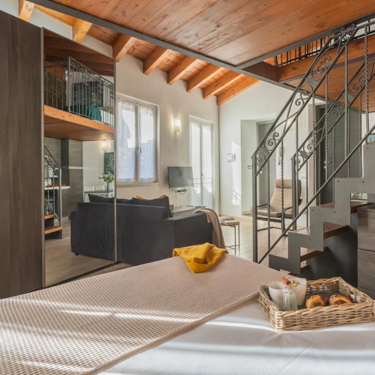 Domus in Como by Rent All Como - Monolocale su 2 Livelli - 11