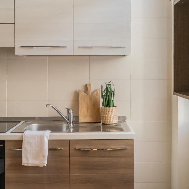 Domus in Como by Rent All Como - Appartamento con 2 Camere da Letto - 9