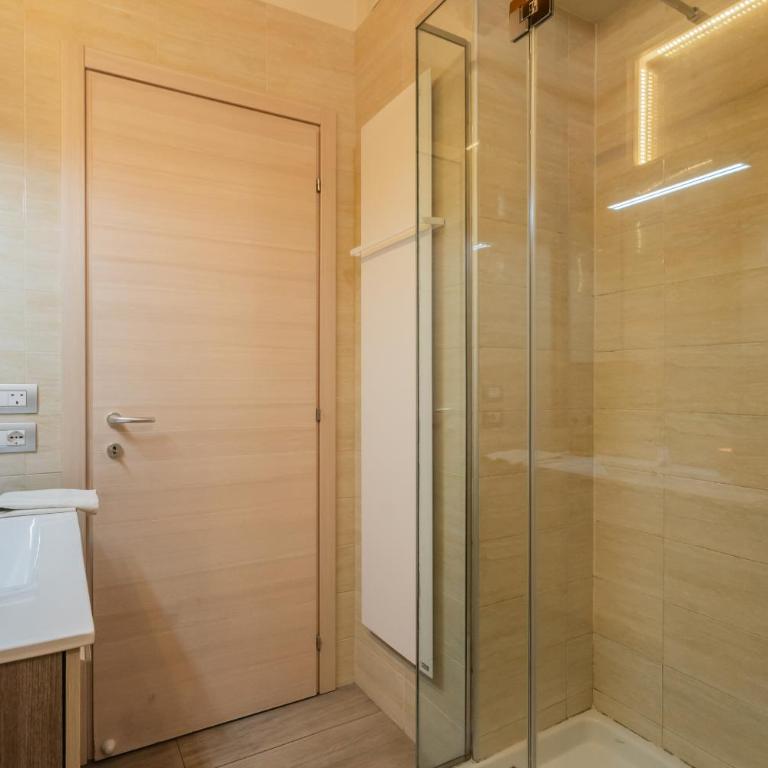 Domus in Como by Rent All Como - Appartamento con 2 Camere da Letto - 17