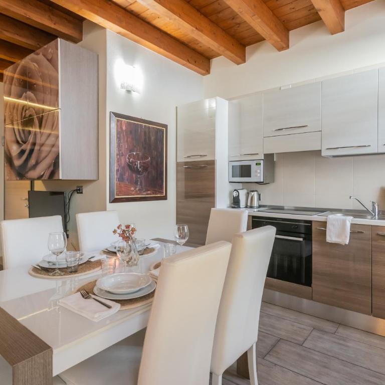 Domus in Como by Rent All Como - Appartamento con 2 Camere da Letto - 7