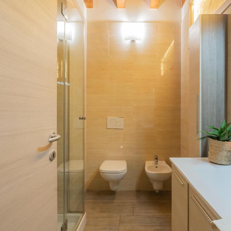 Domus in Como by Rent All Como - Appartamento con 2 Camere da Letto - 18