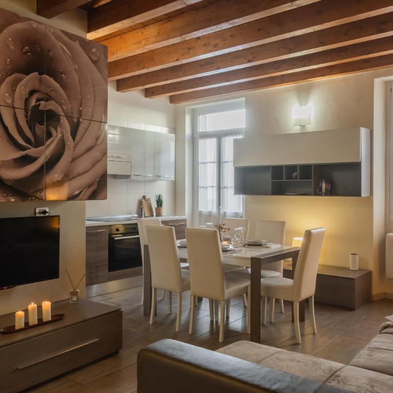 Domus in Como by Rent All Como - Appartamento con 2 Camere da Letto - 1