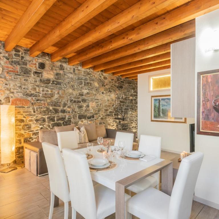 Domus in Como by Rent All Como - Appartamento con 2 Camere da Letto - 3