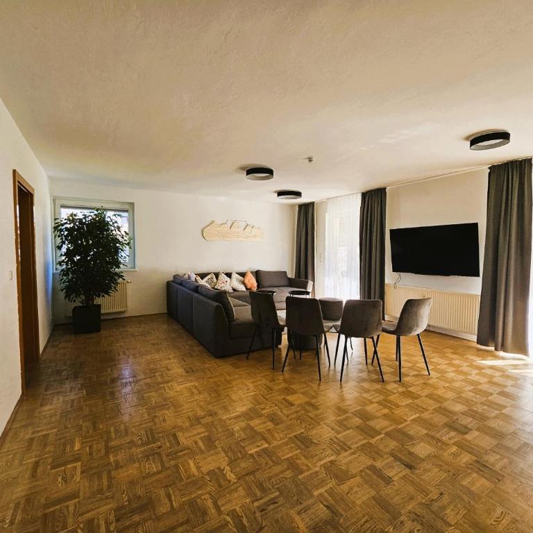Mountains & Lakes - Chaletdorf & Appartements - Apartment mit 5 Schlafzimmern und Terrasse - 6