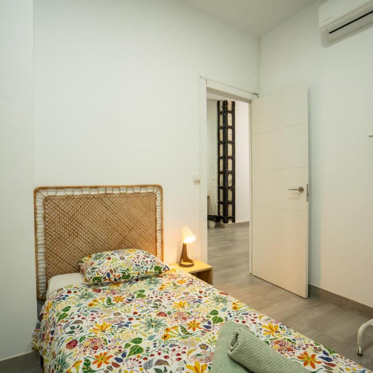 Luminoso Apartamento Familiar y Patio Privado - Three-Bedroom Apartment - 20
