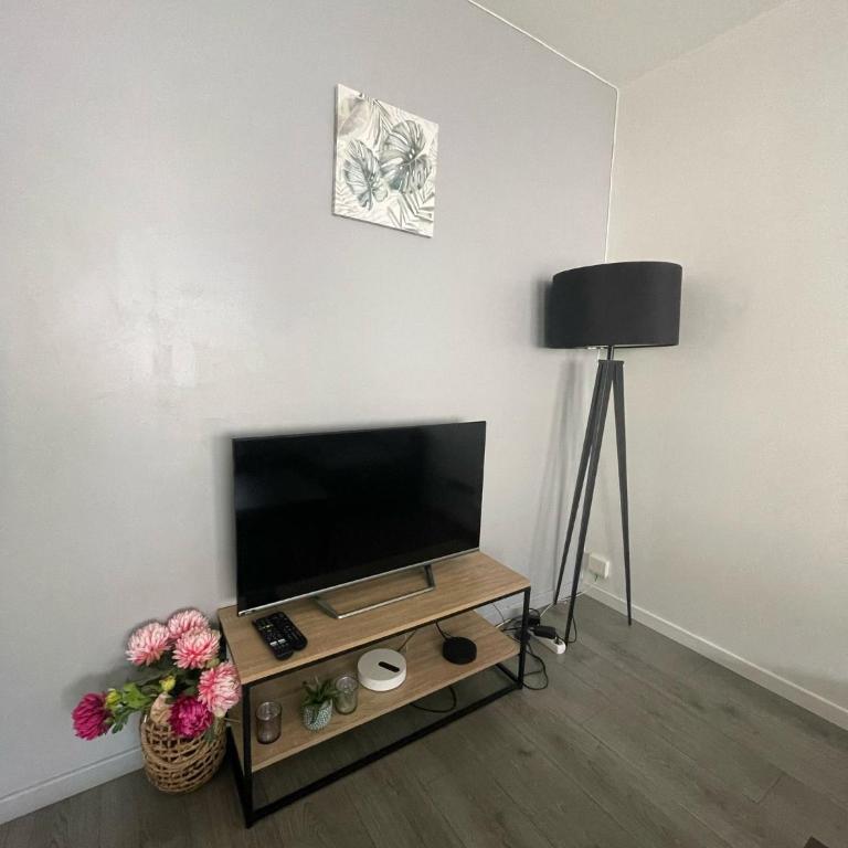 City & cosy, LYON CHARCOT- WIFI - LAVE LINGE - BALCON - PARKING - One-Bedroom Apartment - 32