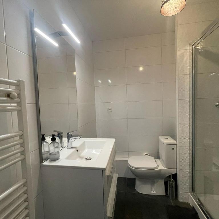 City & cosy, LYON CHARCOT- WIFI - LAVE LINGE - BALCON - PARKING - One-Bedroom Apartment - 34
