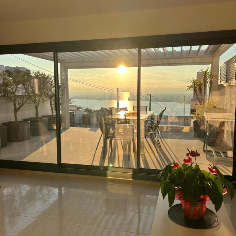 Appartement Duplex Rosas avec terrasse magnifique jacuzzi vue mer - Three-Bedroom Apartment - 14
