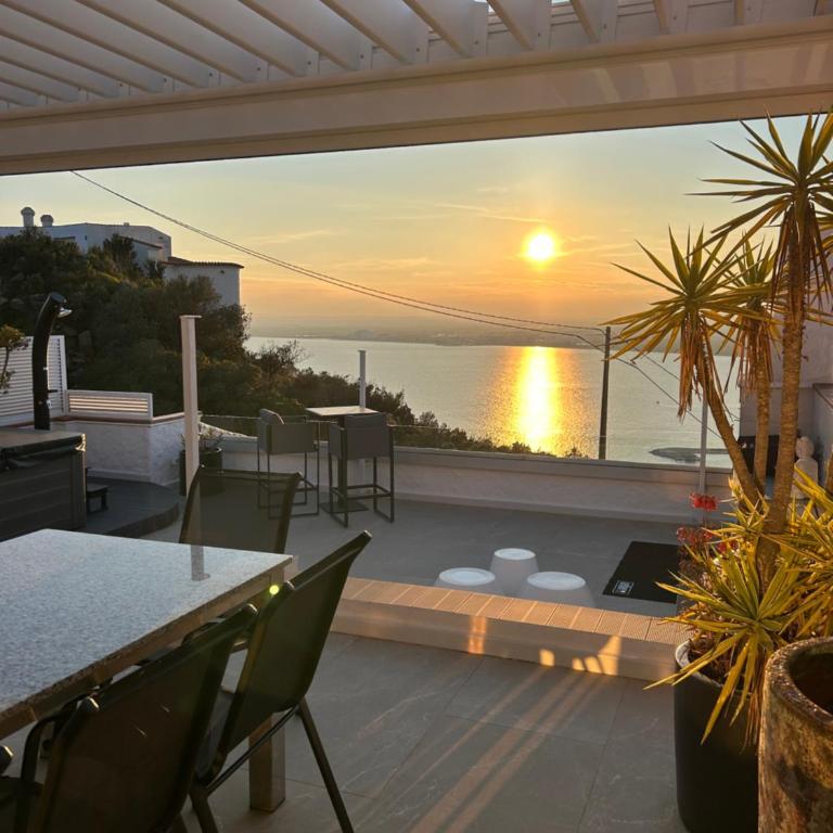 Appartement Duplex Rosas avec terrasse magnifique jacuzzi vue mer - Three-Bedroom Apartment - 9